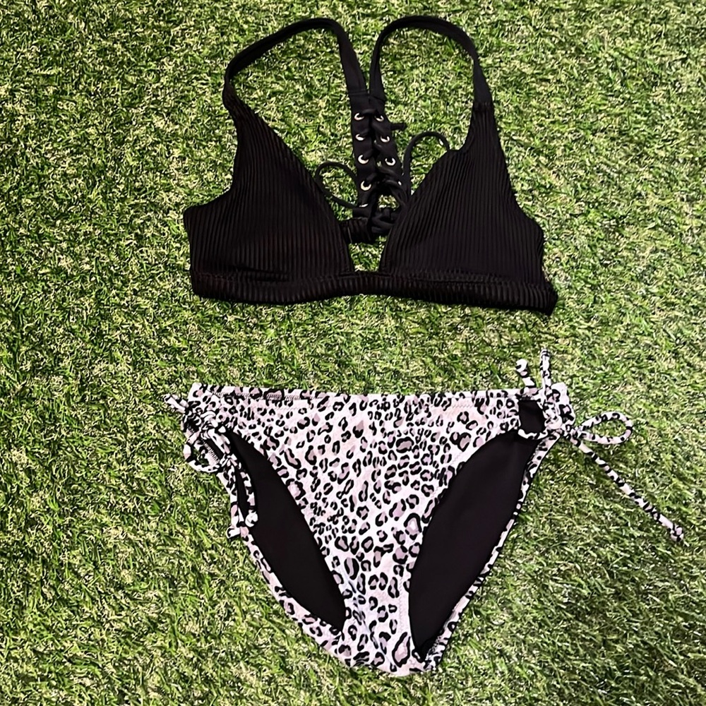 Victoria’s Secret Small Bikini Set Black Top Leopard Bottoms